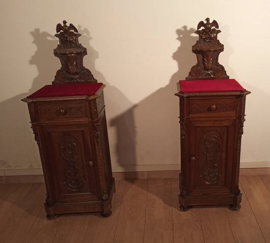 Coppia di comodini italiani in noce con piano in velluto rosso fine xix secolo italia mobile antico elegante