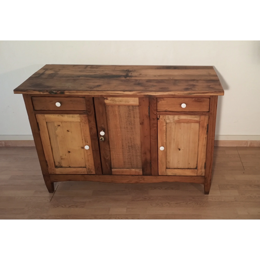 Credenza bassa pino rustica con due cassetti e tre ante, stile Sud Italia