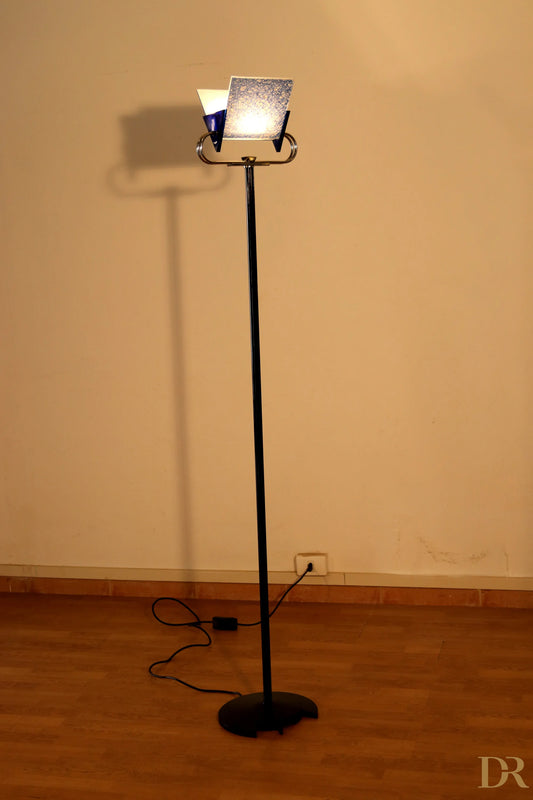 Lampada da terra vintage piantana arteluce triana nera con paralume in vetro rettangolare luce calda design postmodernismo italiano