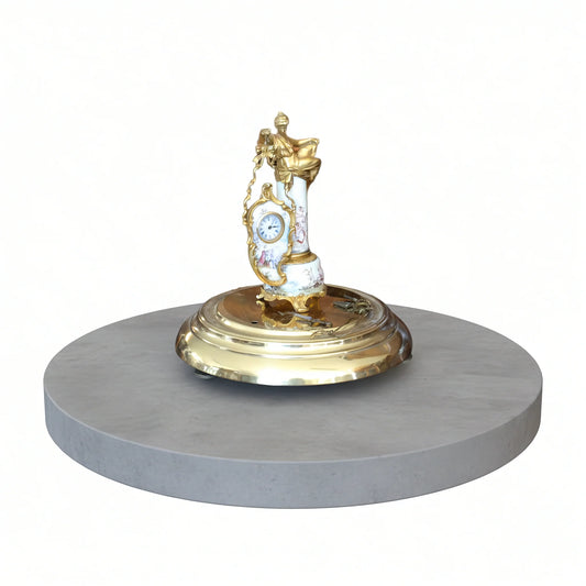 Orologio da tavolo in bronzo e smalti art decò xix secolo con base decorata scena galanti e figura femminile sculptata