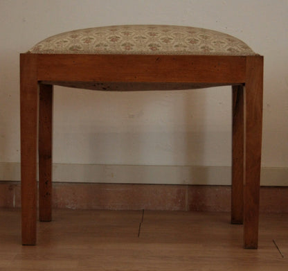 Sgabello-panca vintage novecento in noce massello con seduta imbottita, esemplare raffinato risalente agli anni 50-60
