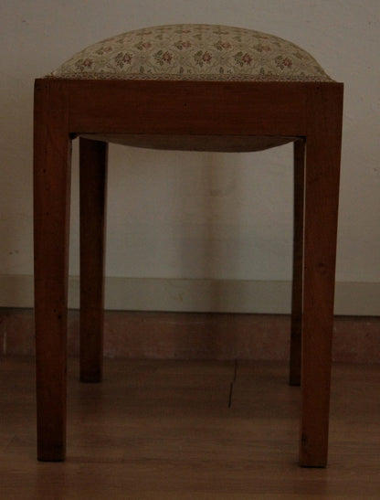 Sgabello-panca vintage novecento in noce massello con rivestimento imbottito, esemplare raffinato risalente agli anni 50-60