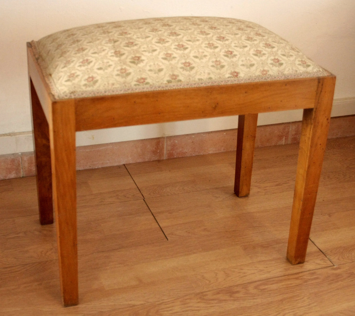 Sgabello-panca vintage novecento in noce massello con rivestimento imbottito esemplare raffinato risalente agli anni 50 60